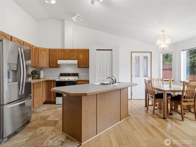 18828 Loganberry Street SW, Rochester, WA 98579