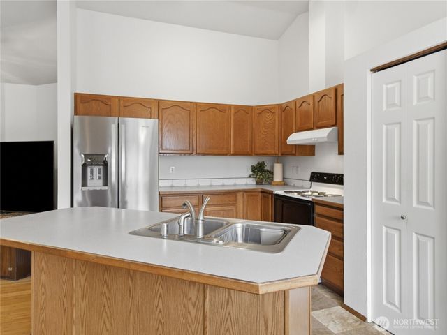 18828 Loganberry Street SW, Rochester, WA 98579