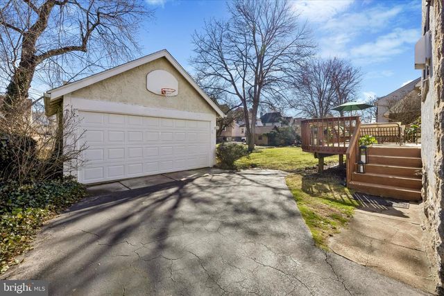 919 LINDALE AVE, Drexel Hill, PA 19026