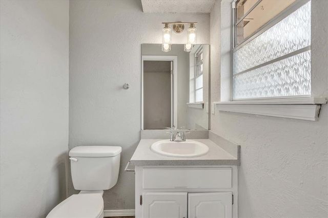 9701 NE 3rd Place, Midwest City, OK 73130