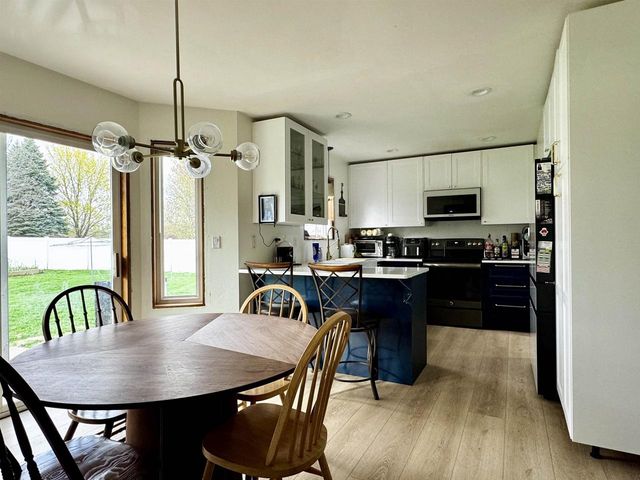 2861 HAWKS NEST TRAIL, Howard, WI 54313
