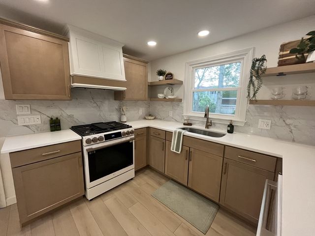 664 Norman St, Fall River, MA 02721