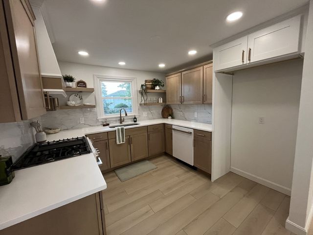 664 Norman St, Fall River, MA 02721