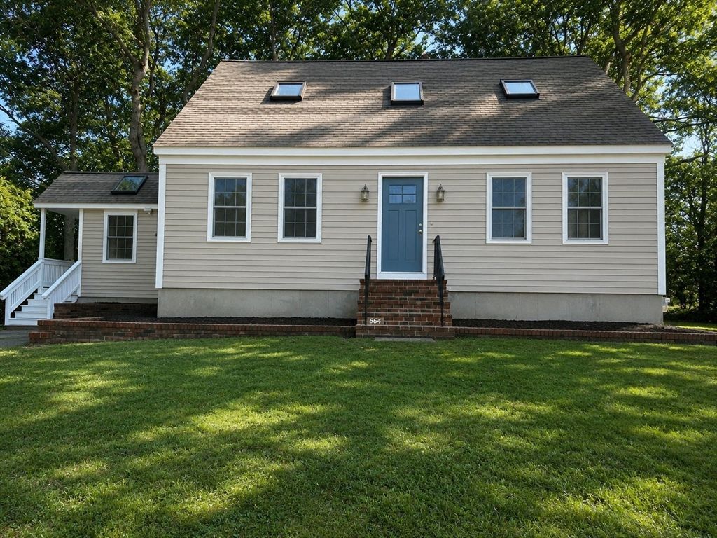 664 Norman St, Fall River, MA 02721