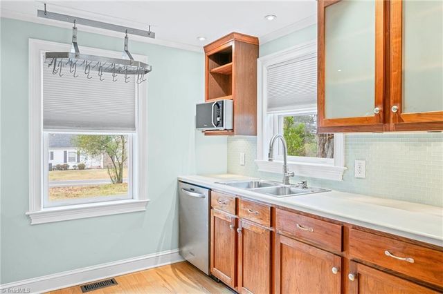 635 Oak Summit Road, Winston-salem, NC 27105