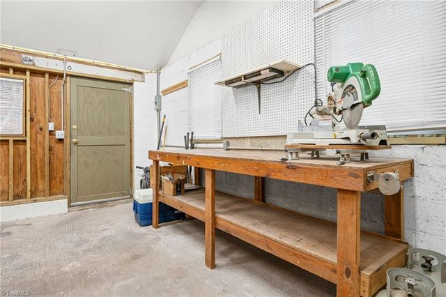 635 Oak Summit Road, Winston-salem, NC 27105