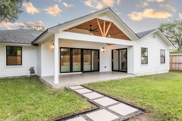 5318 Hialeah Drive, Houston, TX 77092