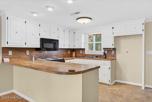 38 Laurinburg Street, Ocean Isle Beach, NC 28469