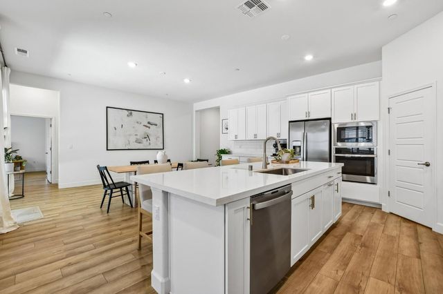 5730 Waterstone St, Sacramento, CA 95835