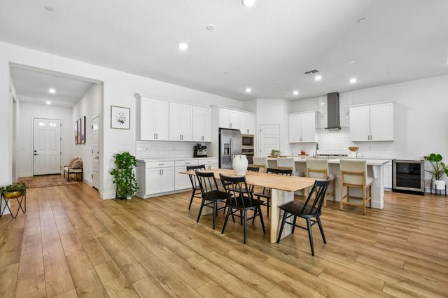 5730 Waterstone St, Sacramento, CA 95835