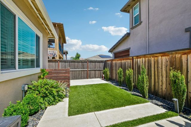 5730 Waterstone St, Sacramento, CA 95835