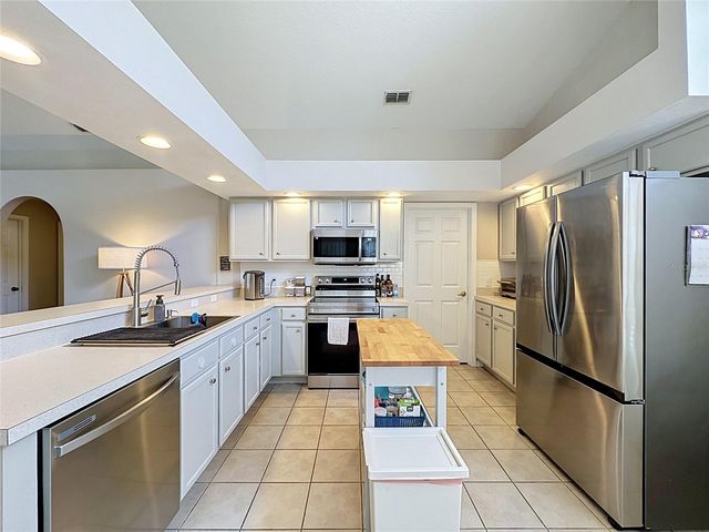 866 KNIGHTSBRIDGE CIR, Davenport, FL 33896