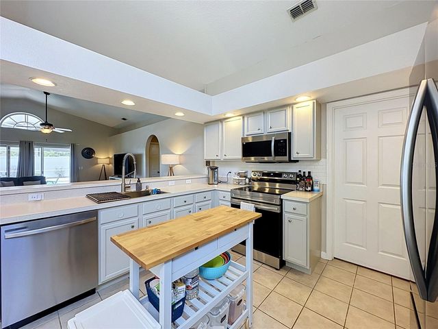 866 KNIGHTSBRIDGE CIR, Davenport, FL 33896