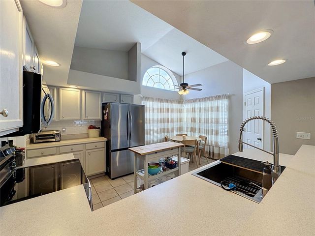 866 KNIGHTSBRIDGE CIR, Davenport, FL 33896