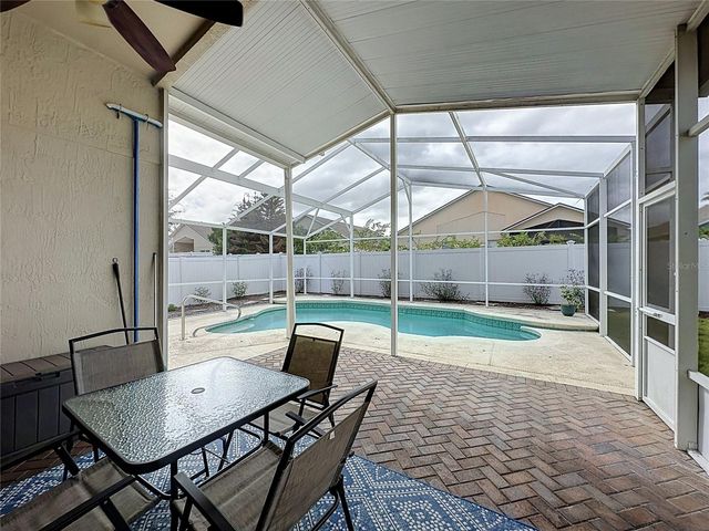 866 KNIGHTSBRIDGE CIR, Davenport, FL 33896