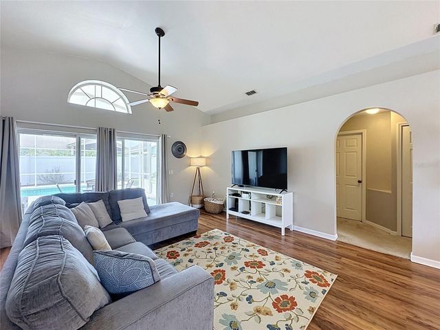 866 KNIGHTSBRIDGE CIR, Davenport, FL 33896