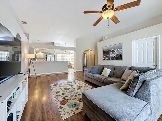 866 KNIGHTSBRIDGE CIR, Davenport, FL 33896