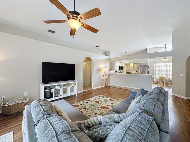 866 KNIGHTSBRIDGE CIR, Davenport, FL 33896