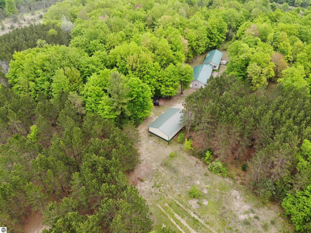 Image 6 of property listing at 135 Montgomery Road, South Boardman, MI 49680