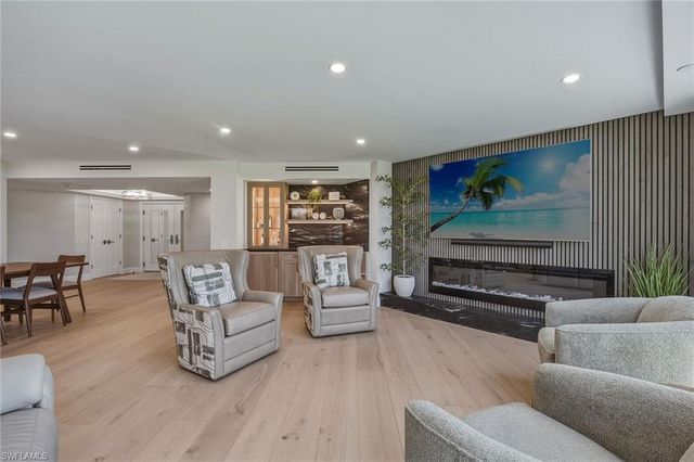 4401 Gulf Shore BLVD N B202, Naples, FL 34103