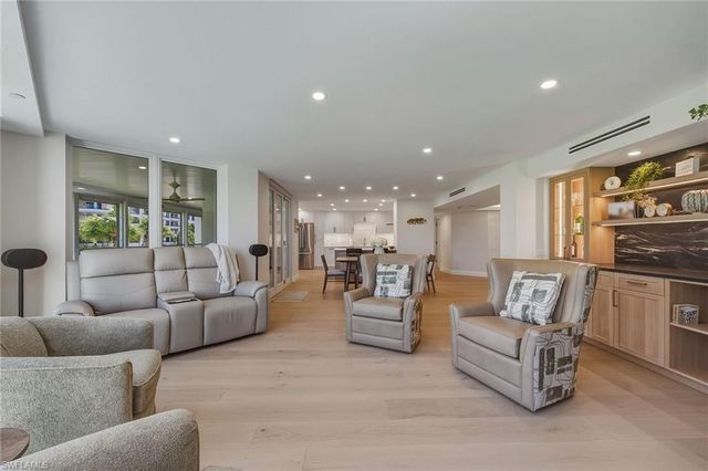 4401 Gulf Shore BLVD N B202, Naples, FL 34103