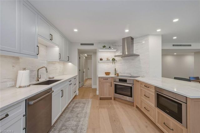 4401 Gulf Shore BLVD N B202, Naples, FL 34103