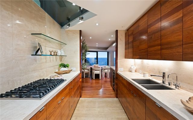 2049 Ocean Way, Laguna Beach, CA 92651