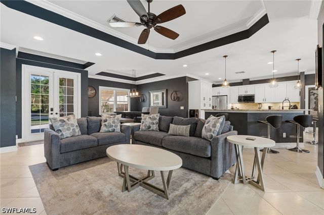 445 12th AVE NW, Naples, FL 34120