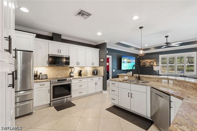 445 12th AVE NW, Naples, FL 34120