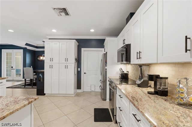 445 12th AVE NW, Naples, FL 34120