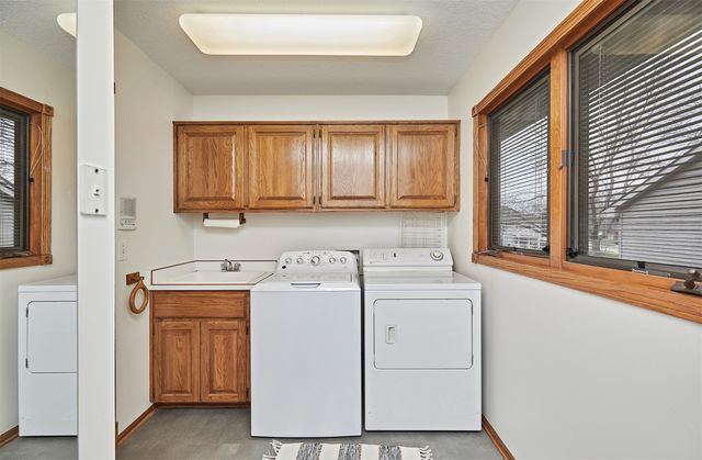 2360 NW 150th Street, Clive, IA 50325