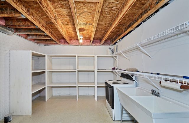 2360 NW 150th Street, Clive, IA 50325