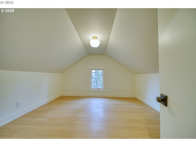 296 N 4TH St, St Helens, OR 97051