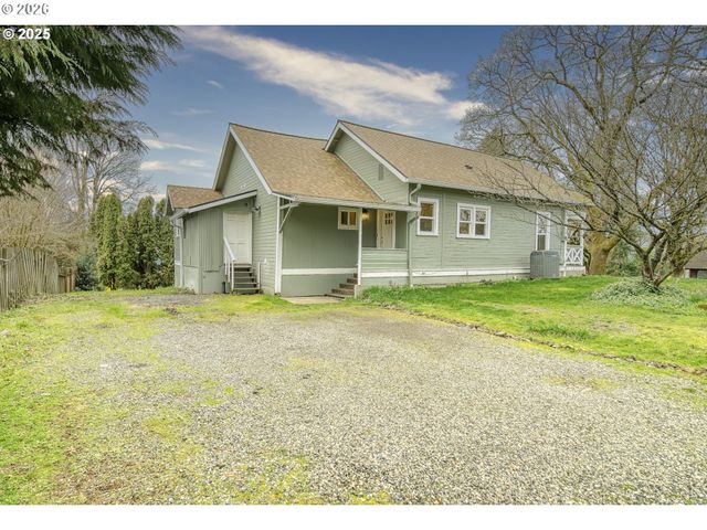 296 N 4TH St, St Helens, OR 97051