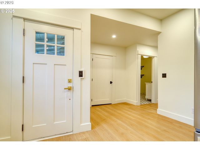 296 N 4TH St, St Helens, OR 97051