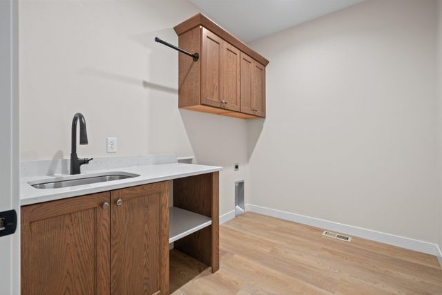 1019 NE 2nd Avenue, Waverly, IA 50677