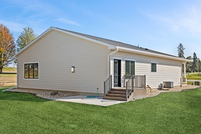 1019 NE 2nd Avenue, Waverly, IA 50677