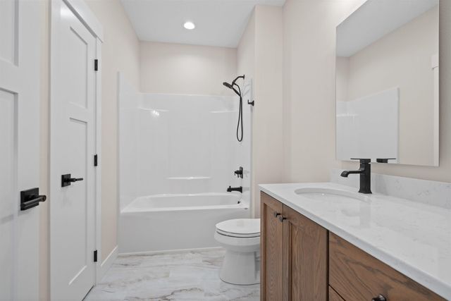 1019 NE 2nd Avenue, Waverly, IA 50677