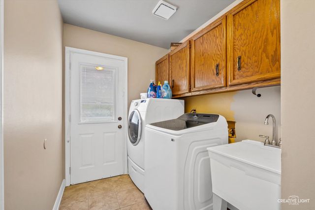 45 Briargate Circle, Sugar Grove, IL 60554