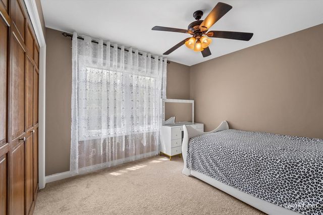 45 Briargate Circle, Sugar Grove, IL 60554