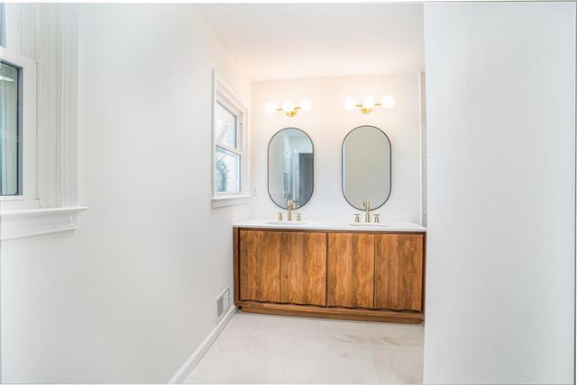 311 Lynnwood Drive, Woodstock, GA 30188