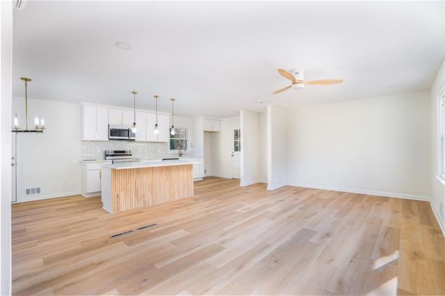 311 Lynnwood Drive, Woodstock, GA 30188