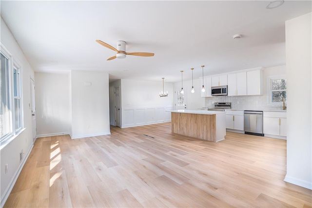 311 Lynnwood Drive, Woodstock, GA 30188