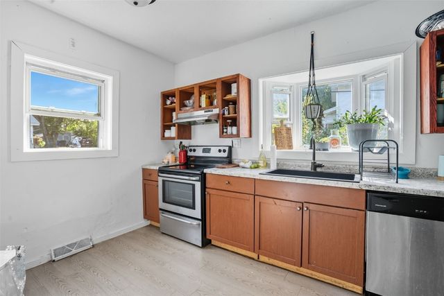 3322 C Avenue NE, Cedar Rapids, IA 52402