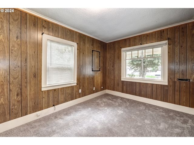 844 Se CEDAR St, Hillsboro, OR 97123