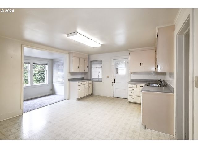 844 Se CEDAR St, Hillsboro, OR 97123