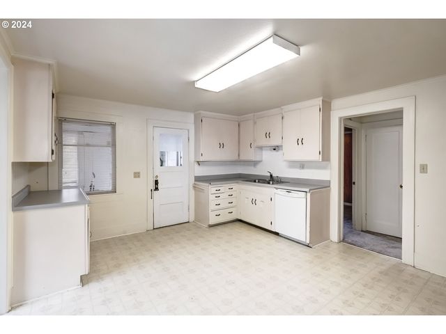 844 Se CEDAR St, Hillsboro, OR 97123