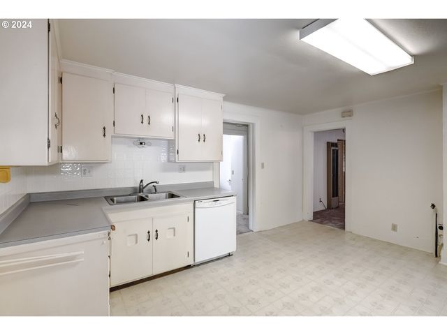 844 Se CEDAR St, Hillsboro, OR 97123