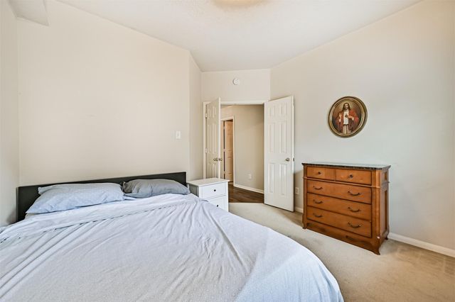 880 Shoal Pointe Lane, League City, TX 77573