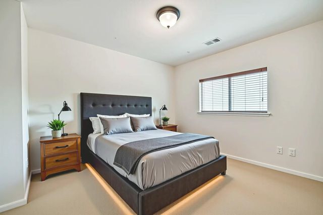 880 Shoal Pointe Lane, League City, TX 77573